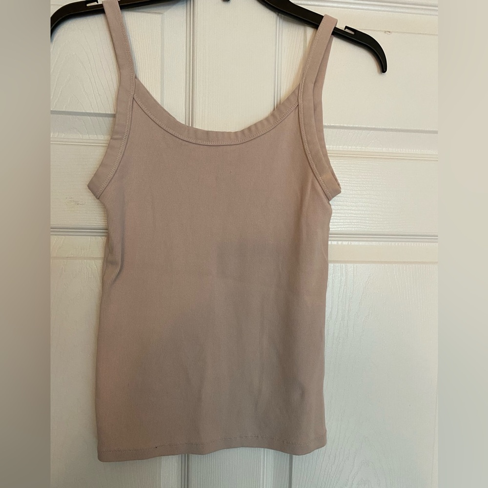 Ribbed tank.